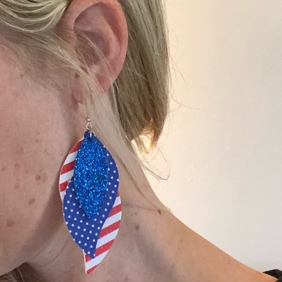 LIGHTWEIGHT Dangle Faux Leather 3 Layer Patriotic Teardrop Earrings - Picture 5 of 9